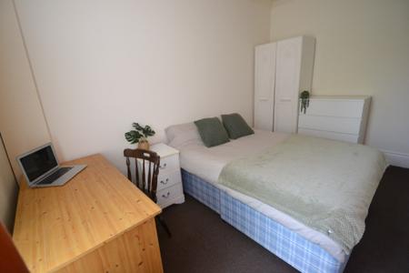 2 bedroom Flat to let in Henry Road, West Bridgford, NG2