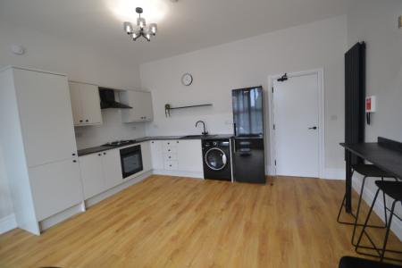 2 bedroom Flat to let in Musters Road, West Bridgford, NG2