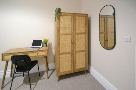 2 bedroom Flat to let in Musters Road, West Bridgford, NG2