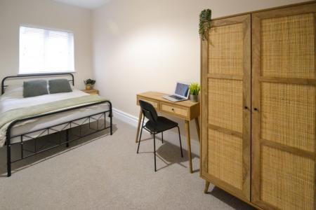 2 bedroom Flat to let in Musters Road, West Bridgford, NG2