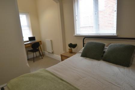 2 bedroom Flat to let in Musters Road, West Bridgford, NG2