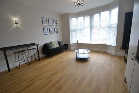 2 bedroom Flat to let in Musters Road, West Bridgford, NG2