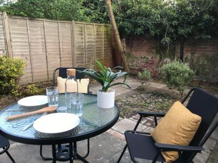 4 bedroom Semi-detached house to let in Hawksworth Road, Nottingham, NG2