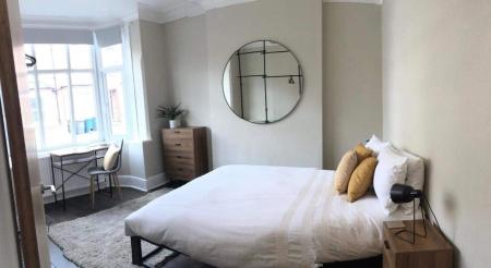 4 bedroom Semi-detached house to let in Hawksworth Road, Nottingham, NG2