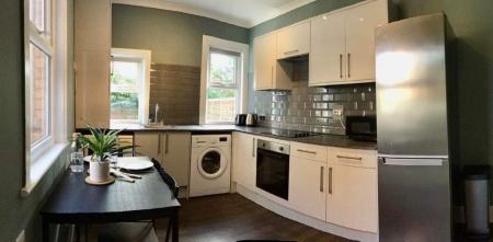 4 bedroom Semi-detached house to let in Hawksworth Road, Nottingham, NG2