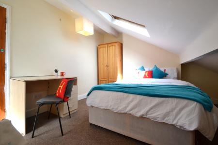 4 bedroom Semi-detached house to let in Bridge Grove, West Bridgford, NG2