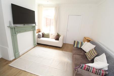 4 bedroom Detached house to let in Dallas York Road, Beeston, NG9