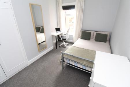 4 bedroom Detached house to let in Dallas York Road, Beeston, NG9