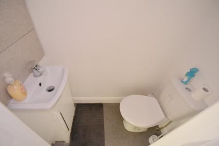 4 bedroom Detached house to let in Dunkirk Road, Nottingham, NG7