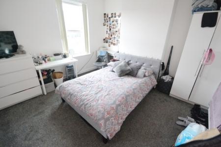 4 bedroom Detached house to let in Dunkirk Road, Nottingham, NG7