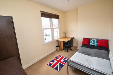 4 bedroom Detached house to let in Dunkirk Road, Dunkirk, Nottingham, NG7