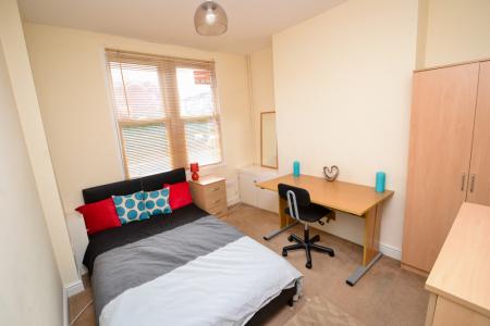 4 bedroom Detached house to let in Dunkirk Road, Dunkirk, Nottingham, NG7