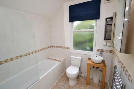 4 bedroom Detached house to let in Dunkirk Road, Dunkirk, Nottingham, NG7