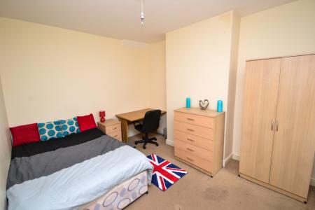 4 bedroom Detached house to let in Dunkirk Road, Dunkirk, Nottingham, NG7