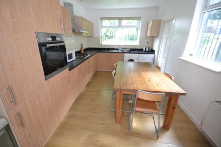 5 bedroom Detached house to let in Lenton Boulevard, Lenton, Nottingham, NG7