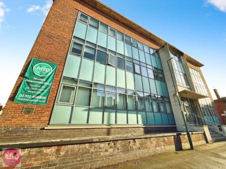 6 bedroom Flat to let in Arthur Avenue, Lenton, NG7