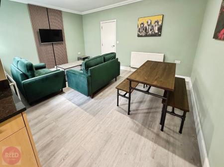 6 bedroom Flat to let in Arthur Avenue, Lenton, NG7