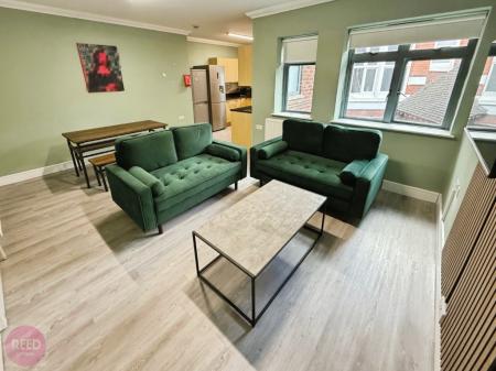 6 bedroom Flat to let in Arthur Avenue, Lenton, NG7