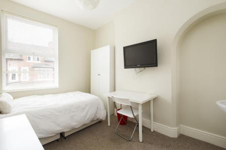 5 bedroom Flat to let in Hope Drive, Nottingham, NG7