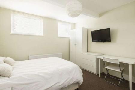 5 bedroom Flat to let in Hope Drive, Nottingham, NG7
