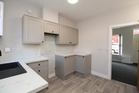 3 bedroom Terraced House to let in Mundella Road, The Meadows, Nottingham, NG2