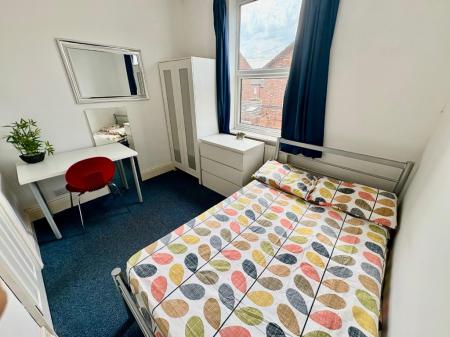 6 bedroom Terraced House to let in Osmaston Street, Lenton, Nottingham, NG7