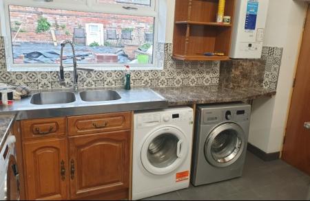 5 bedroom Detached house to let in Harrington Drive, Lenton, Nottingham, NG7