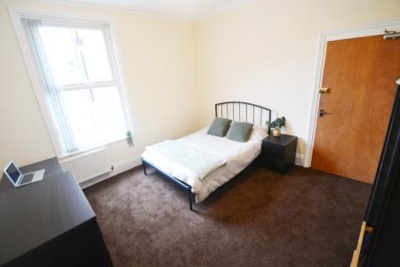 2 bedroom Flat to let in Henry Road, West Bridgford, NG2