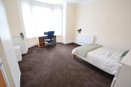 2 bedroom Flat to let in Henry Road, West Bridgford, NG2