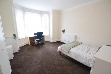 2 bedroom Flat to let in Henry Road, West Bridgford, NG2