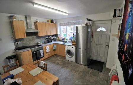 3 bedroom Semi-detached house to let in Montpellier Road, Dunkirk, Nottingham, NG7