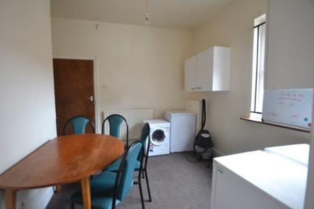 4 bedroom Semi-detached house to let in (4BED) Derby Grove, Lenton, Nottingham, NG7