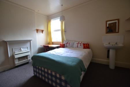 4 bedroom Semi-detached house to let in (4BED) Derby Grove, Lenton, Nottingham, NG7