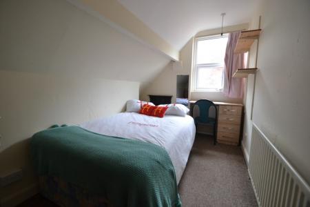 4 bedroom Semi-detached house to let in (4BED) Derby Grove, Lenton, Nottingham, NG7