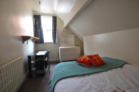 4 bedroom Semi-detached house to let in (4BED) Derby Grove, Lenton, Nottingham, NG7