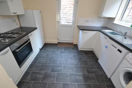 4 bedroom Semi-detached house to let in (4BED) Derby Grove, Lenton, Nottingham, NG7