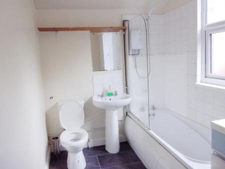 4 bedroom Semi-detached house to let in (4BED) Derby Grove, Lenton, Nottingham, NG7