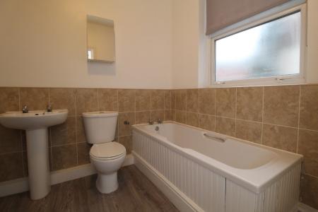 1 bedroom Flat to let in (26/27) Castle Boulevard, Lenton, Nottingham, NG7