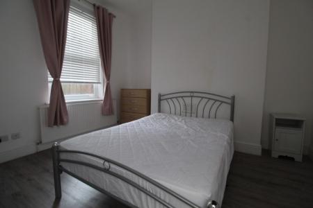1 bedroom Flat to let in (26/27) Castle Boulevard, Lenton, Nottingham, NG7