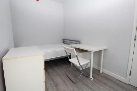 4 bedroom Flat to let in (26/27) Castle Boulevard, Lenton, Nottingham, NG7