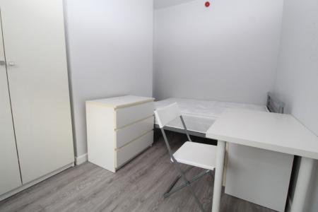 4 bedroom Flat to let in (26/27) Castle Boulevard, Lenton, Nottingham, NG7