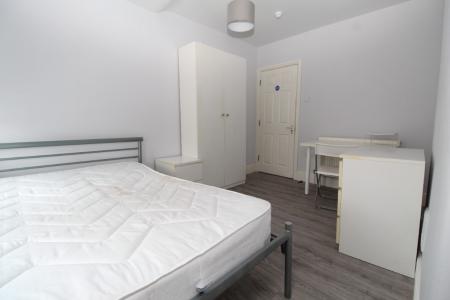 4 bedroom Flat to let in (26/27) Castle Boulevard, Lenton, Nottingham, NG7