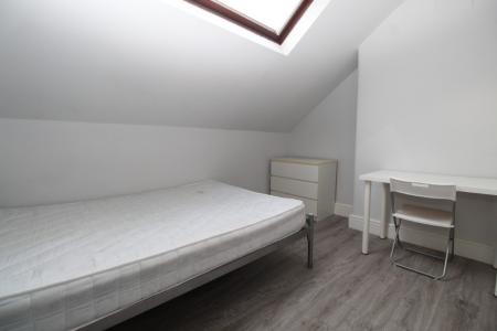 4 bedroom Flat to let in (26/27) Castle Boulevard, Lenton, Nottingham, NG7