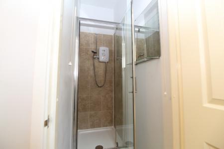 4 bedroom Flat to let in (26/27) Castle Boulevard, Lenton, Nottingham, NG7