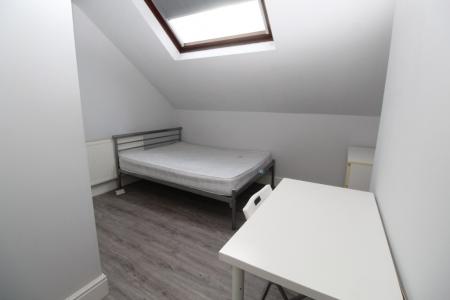 4 bedroom Flat to let in (26/27) Castle Boulevard, Lenton, Nottingham, NG7