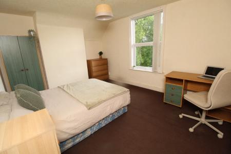4 bedroom Terraced House to let in Beeston Road, Dunkirk, Nottingham, NG7