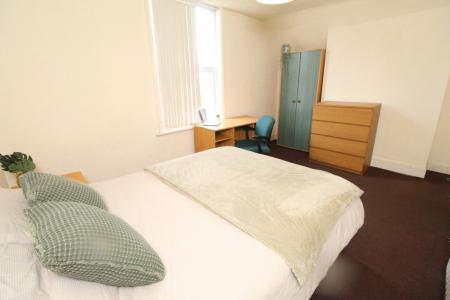 4 bedroom Terraced House to let in Beeston Road, Dunkirk, Nottingham, NG7