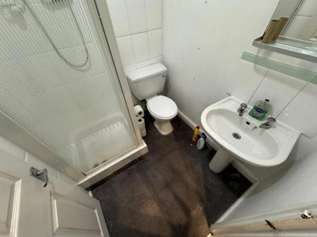 5 bedroom Flat to let in (5 Bed) Millicent Road, West Bridgford, NG2