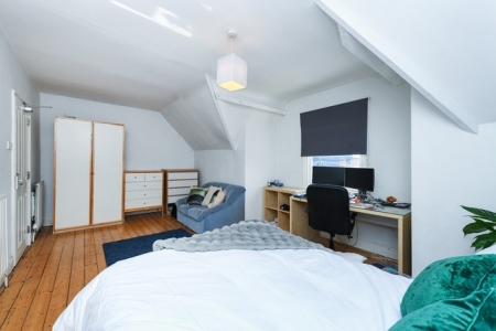 5 bedroom Flat to let in (5 Bed) Millicent Road, West Bridgford, NG2