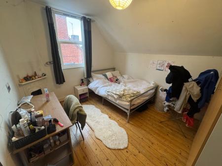 5 bedroom Flat to let in (5 Bed) Millicent Road, West Bridgford, NG2